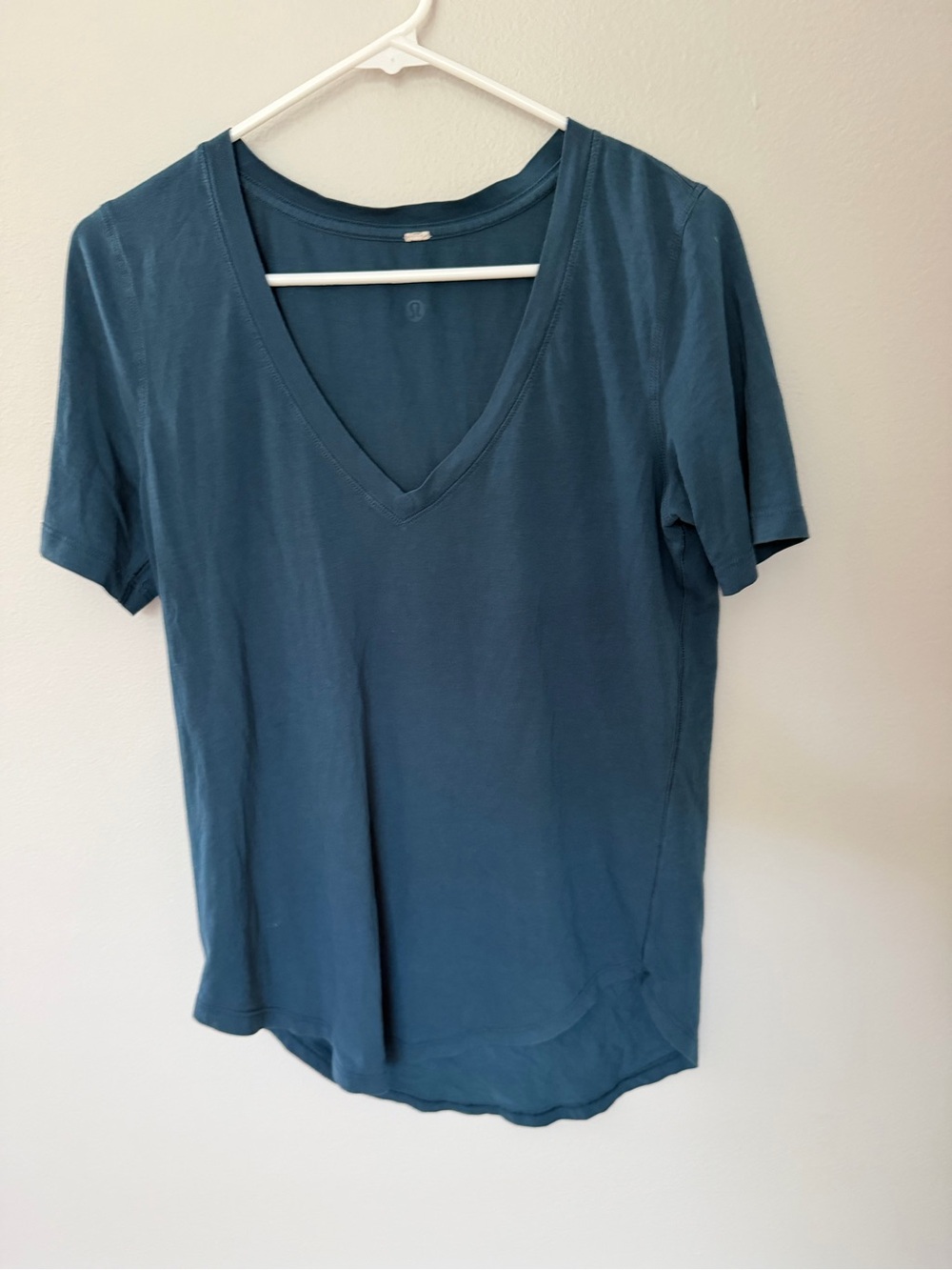 Lululemon Athletica Love Teal V-Neck Short Sleeve Tee
